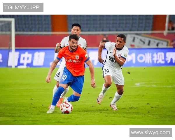 卡扎伊什维利精彩进球助青岛海牛扳平比分展现强大斗志