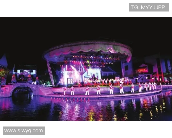 那不勒斯举办“国际灯光节”，吸引全球游客眼球